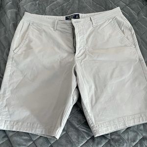 Men’s Abercrombie 10” slim shorts